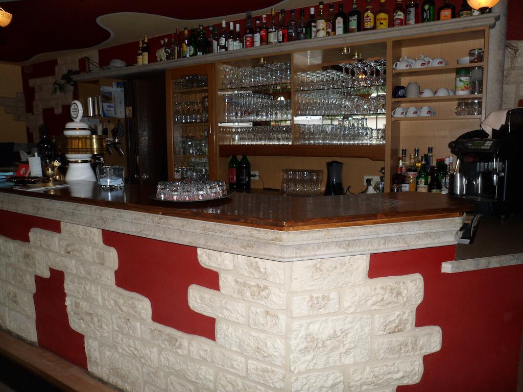 Hotel Taverne Inos Laatzen Exterior photo